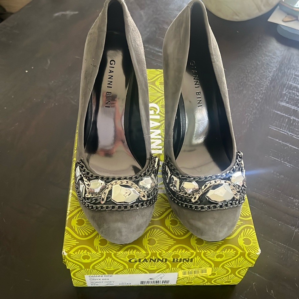 Grey Suede Giani Bini heels. Never worn.